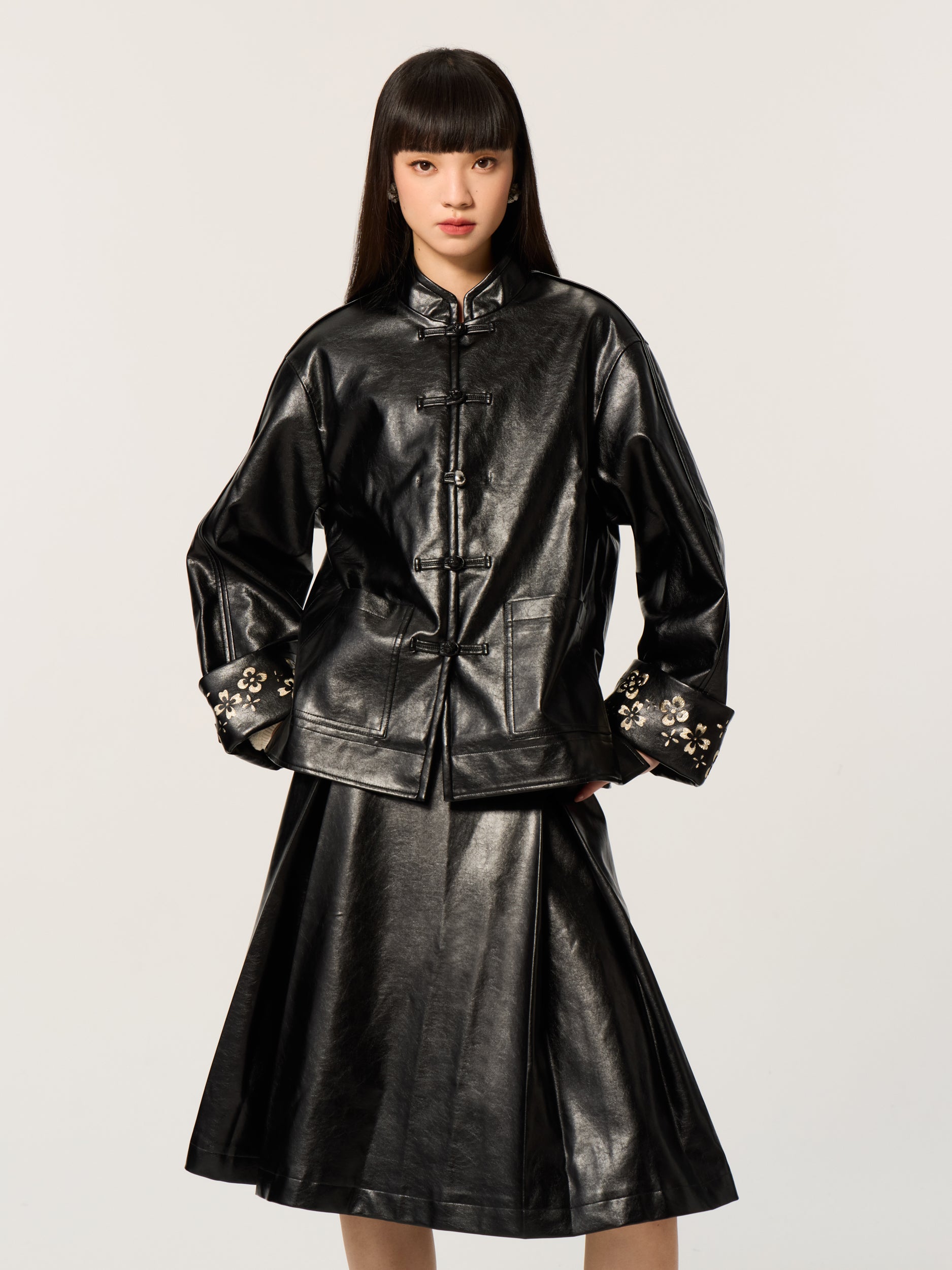 Embroidered Mandarin Collar Tang suit