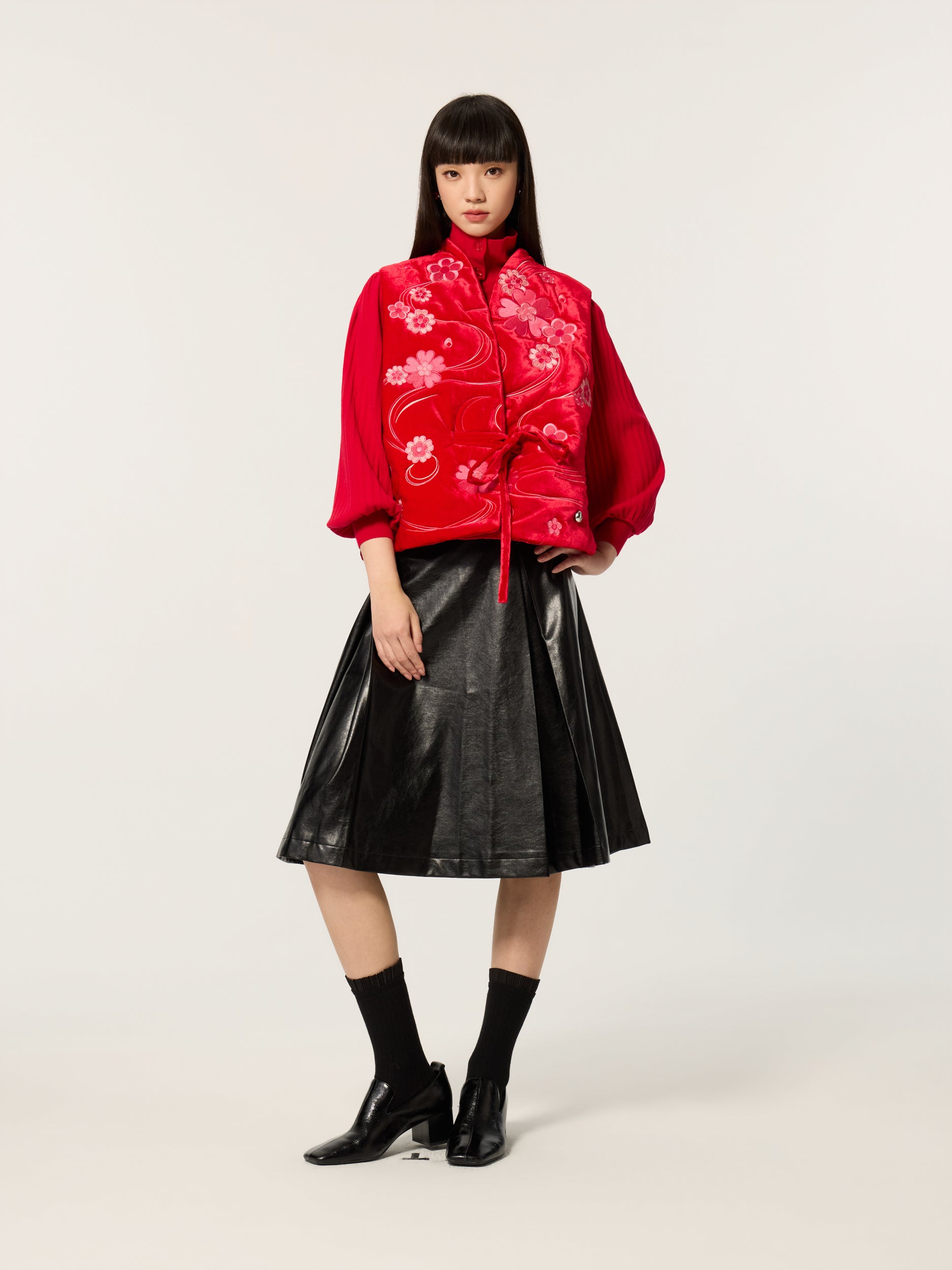 Embroidered red Chinese-style side-slit laced vest coat