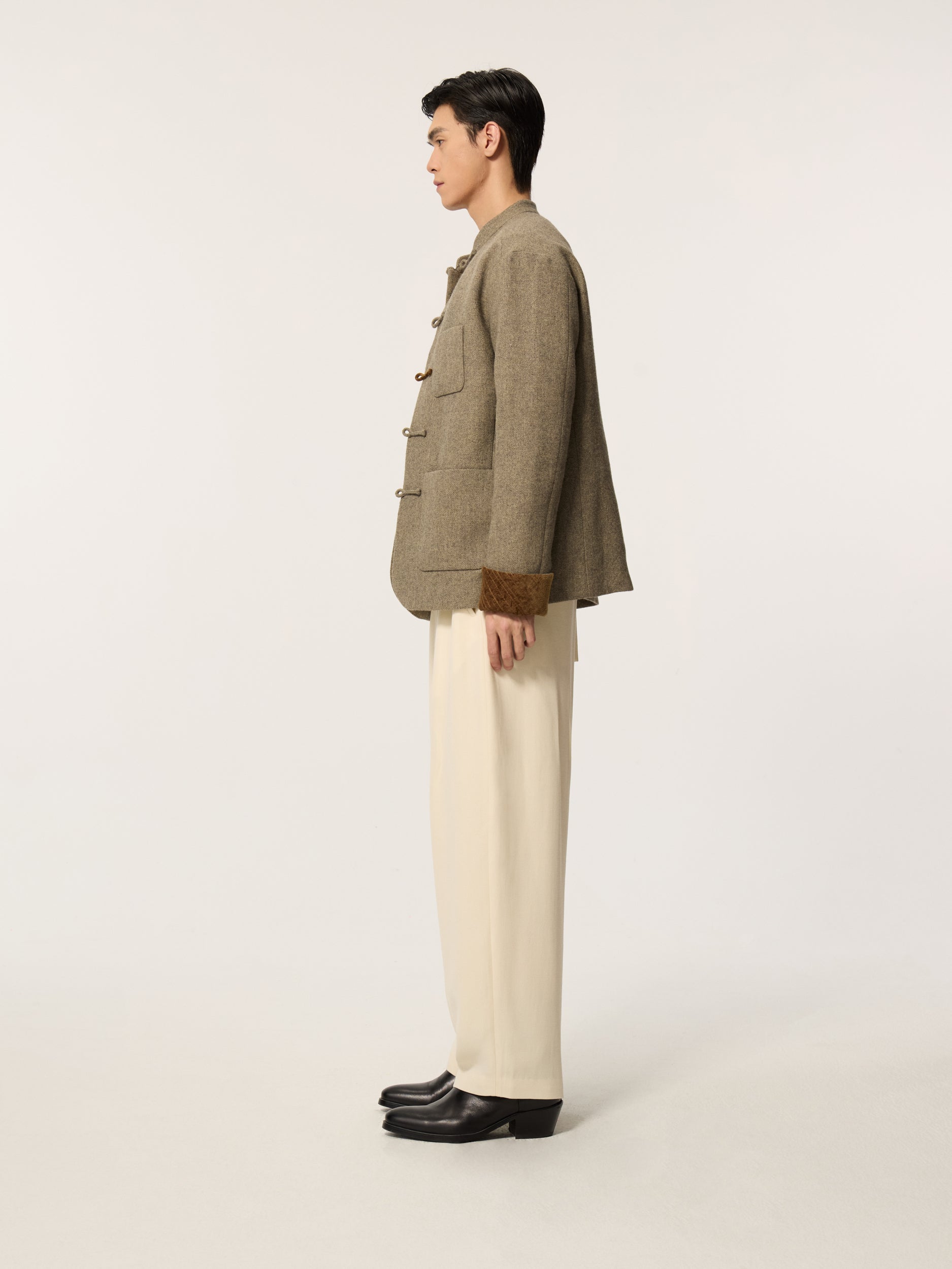A long-sleeved, collarless coat in traditional Chinese style