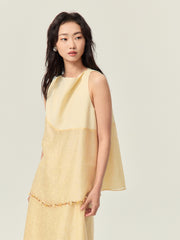 Spliced collar sleeveless top