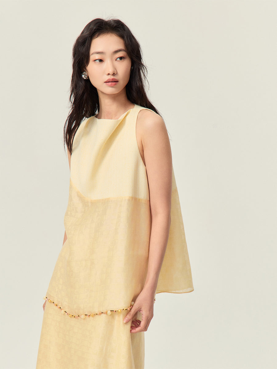 Spliced collar sleeveless top
